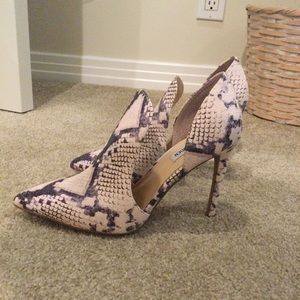 Steve Madden Divided Heels